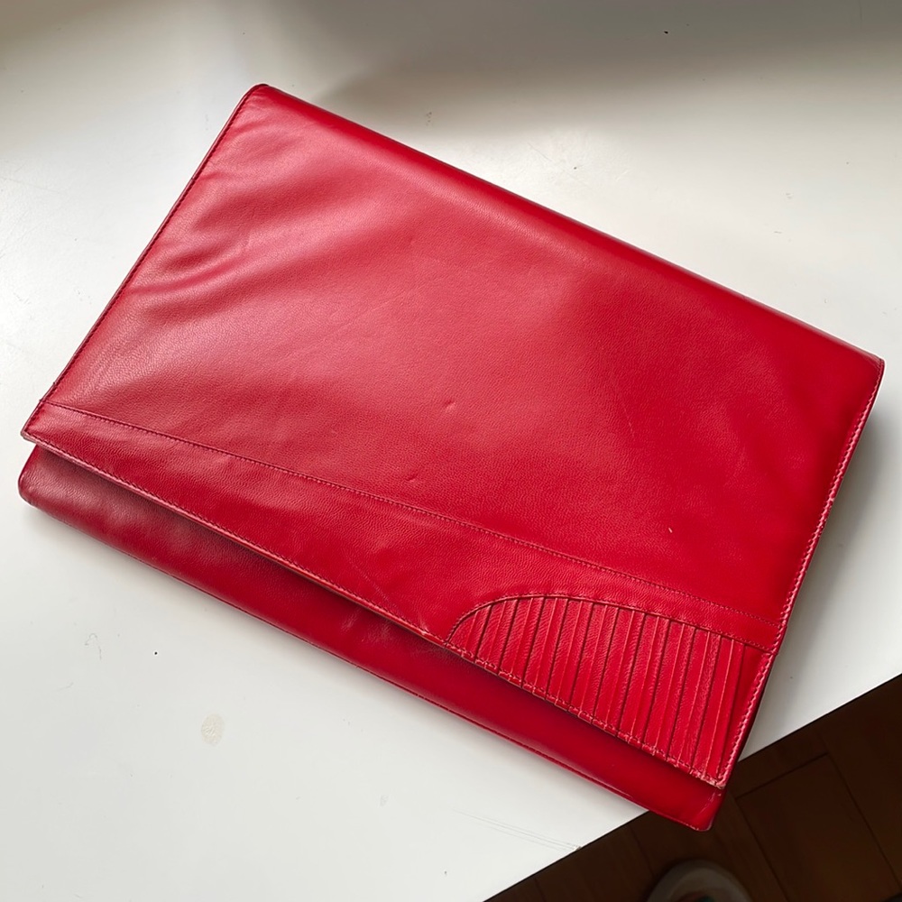 Vintage Gucci red leather hand clutches - Picture 2 of 9
